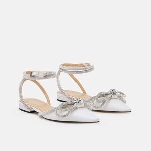 Mach and Mach DOUBLE BOW SATIN FLATS
New never been worn